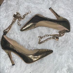Gold Chained Pump